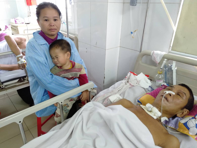 Nghệ An: Con trai 2 tuổi sợ hãi khóc thét sau 2 tháng gặp lại bố bị tai nạn giao thông-2