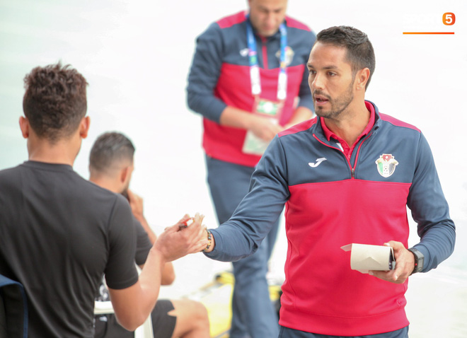 Việt Nam vs Jordan: Cuộc chiến giữa niềm tin và những đồng tiền quyền lực-3