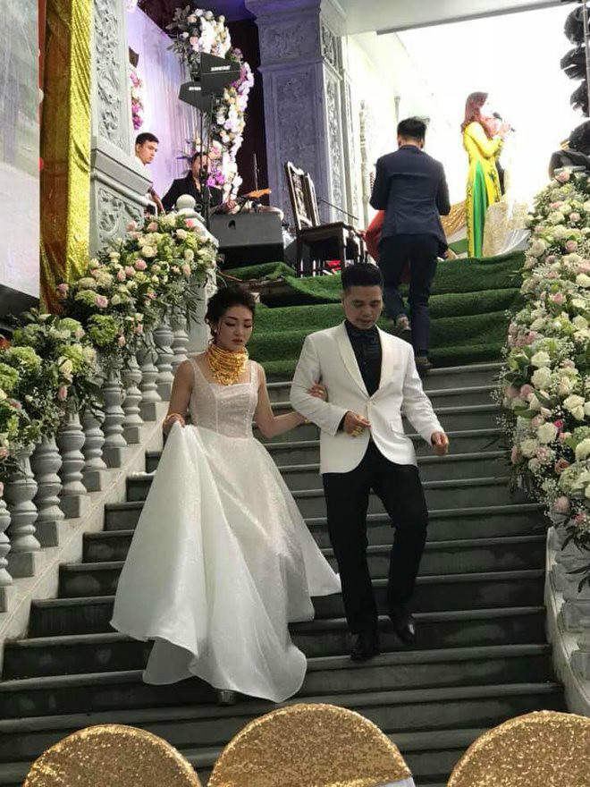 Nhan sắc ngoài đời cực nóng bỏng của cô dâu được bố tặng 200 cây vàng hot nhất Nam Định-2