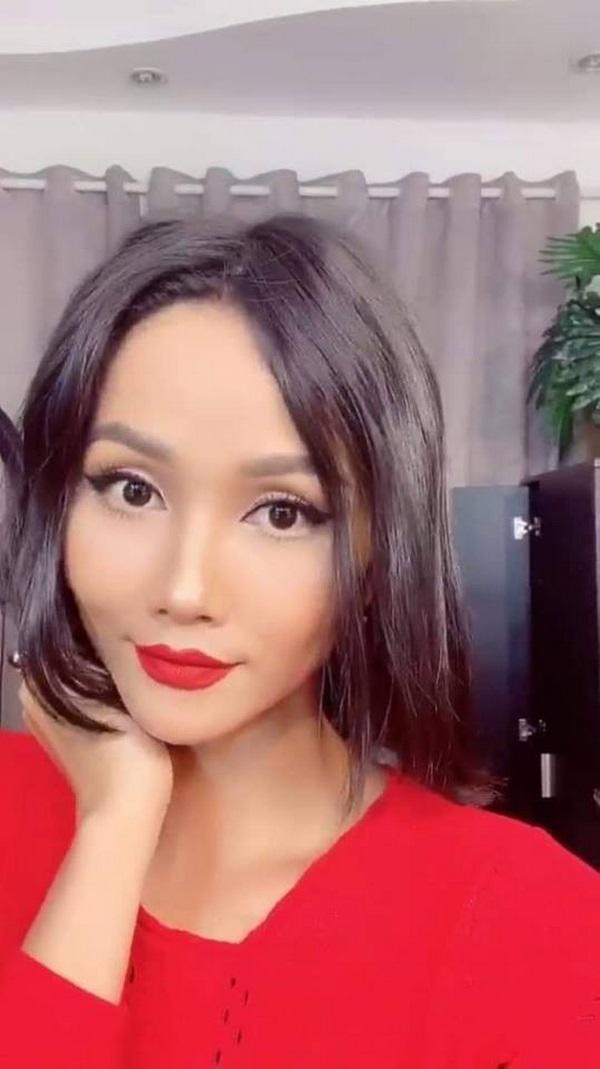 Không tóc ngắn, chẳng tóc dài, HHen Nie khiến fan đứng ngồi không yên với mái tóc mới này-4