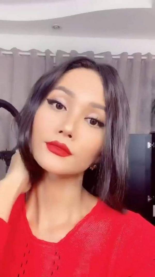 Không tóc ngắn, chẳng tóc dài, HHen Nie khiến fan đứng ngồi không yên với mái tóc mới này-5