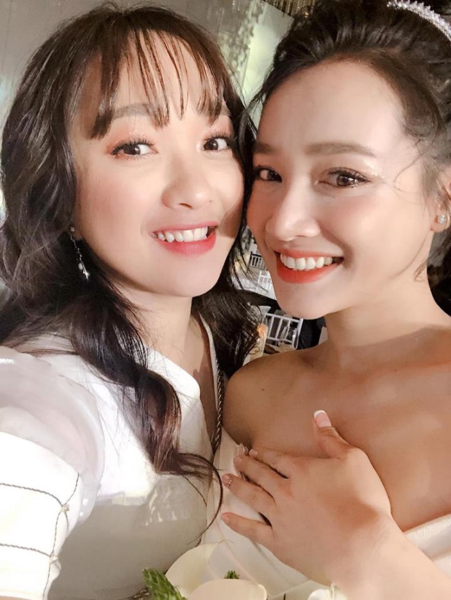 Váy áo rộng cổ, xẻ cao khiến Chi Pu, Mai Phương Thúy... bối rối-11