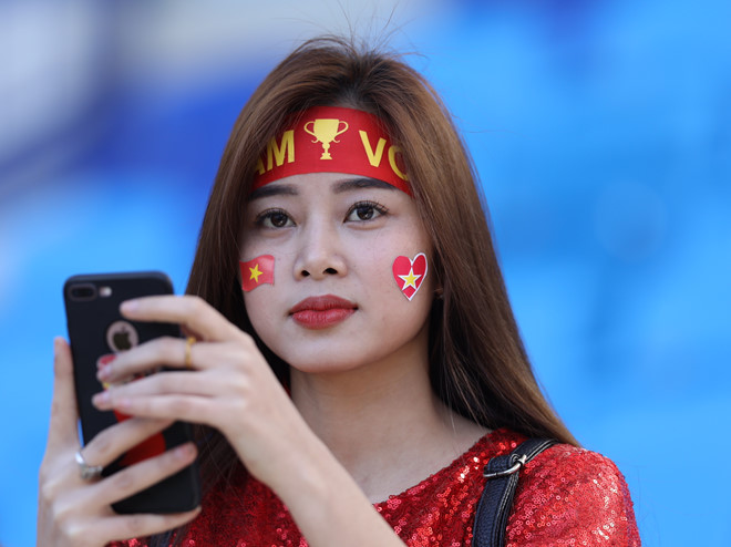 Hàng triệu người hâm mộ vỡ òa hạnh phúc trước chiến thắng của ĐT Việt Nam-46