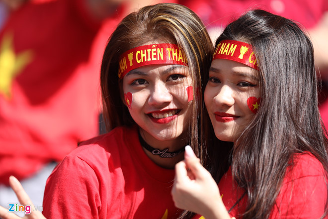 Hàng triệu người hâm mộ vỡ òa hạnh phúc trước chiến thắng của ĐT Việt Nam-47