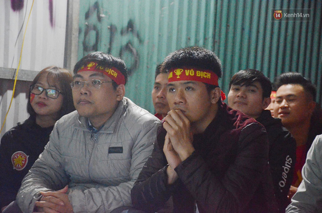 Hàng triệu người hâm mộ vỡ òa hạnh phúc trước chiến thắng của ĐT Việt Nam-41