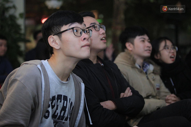 Hàng triệu người hâm mộ vỡ òa hạnh phúc trước chiến thắng của ĐT Việt Nam-38