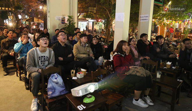 Hàng triệu người hâm mộ vỡ òa hạnh phúc trước chiến thắng của ĐT Việt Nam-40