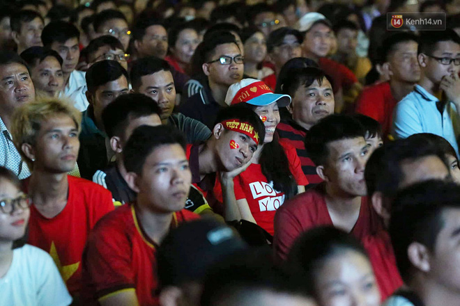 Hàng triệu người hâm mộ vỡ òa hạnh phúc trước chiến thắng của ĐT Việt Nam-34