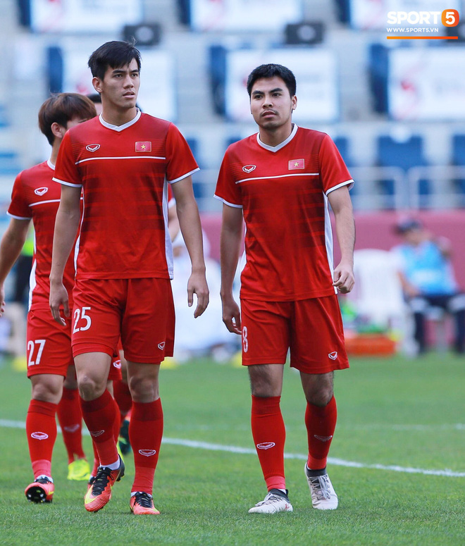 Chủ nhà UAE mở nhạc Việt trong thời gian tuyển Việt Nam khởi động trước trận gặp Jordan-5