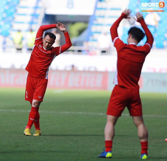 Chủ nhà UAE mở nhạc Việt trong thời gian tuyển Việt Nam khởi động trước trận gặp Jordan-4