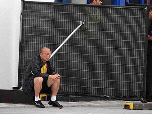 Quang Hải bị phạm lỗi, HLV Park Hang Seo gắt với cả trọng tài và HLV Jordan để đòi công bằng-9