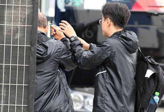 Vì sao HLV Park Hang Seo ngồi thẫn thờ ngoài sân Al Tayer?-5