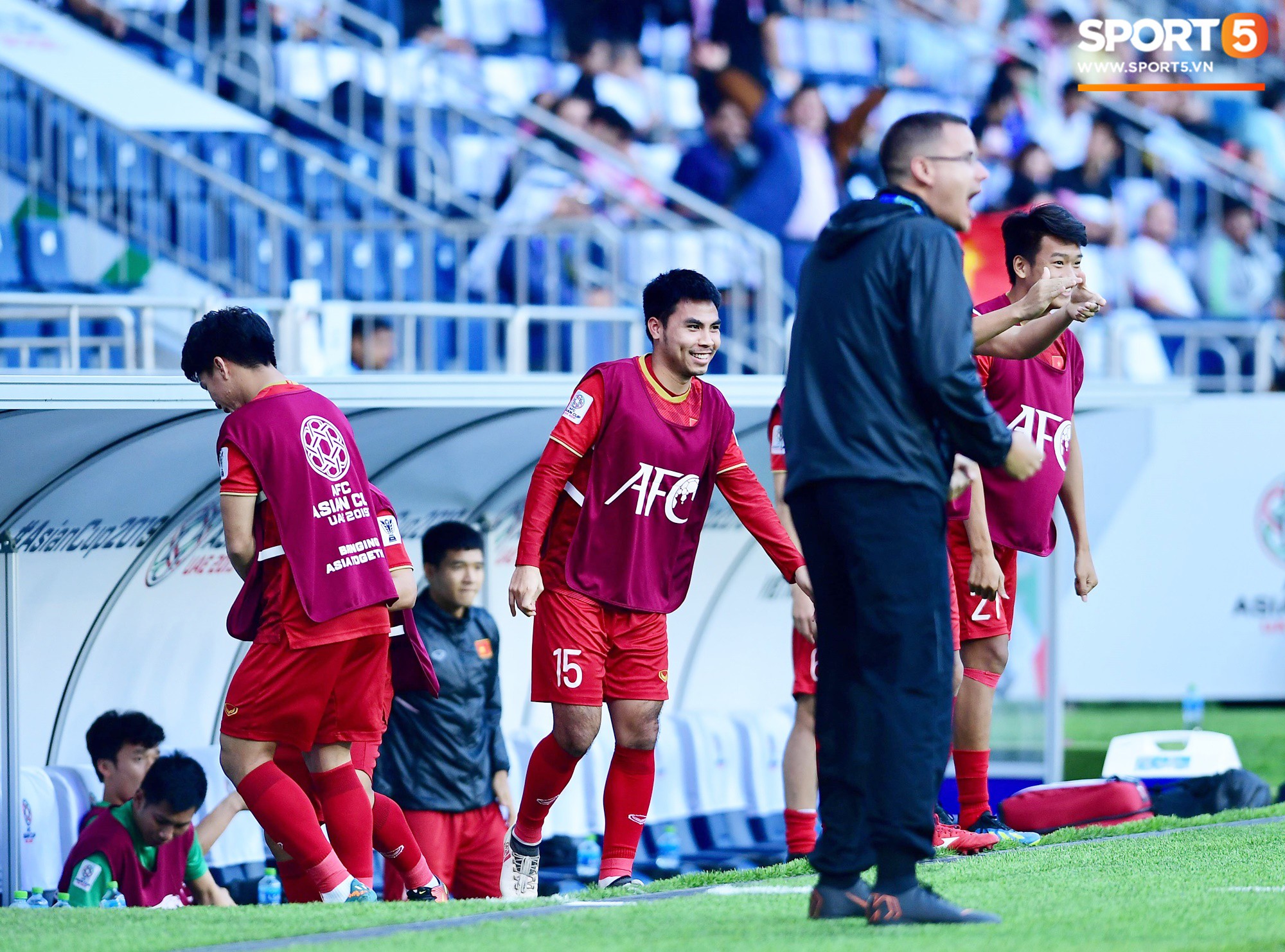 Xúc động hình ảnh Công Phượng ăn mừng, chạy thẳng đến ôm Đức Huy mừng sinh nhật-4