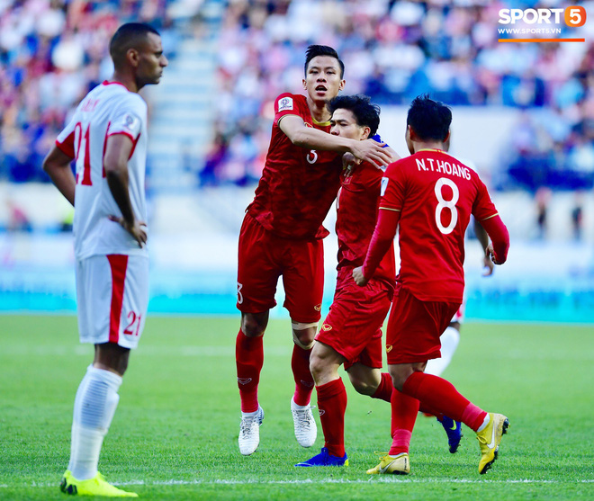 Xúc động hình ảnh Công Phượng ăn mừng, chạy thẳng đến ôm Đức Huy mừng sinh nhật-8