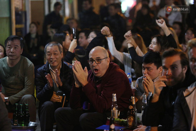 Hàng triệu người hâm mộ vỡ òa hạnh phúc trước chiến thắng của ĐT Việt Nam-20