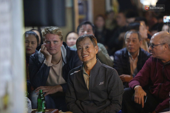 Hàng triệu người hâm mộ vỡ òa hạnh phúc trước chiến thắng của ĐT Việt Nam-22