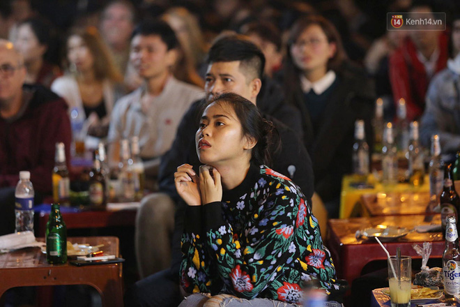 Hàng triệu người hâm mộ vỡ òa hạnh phúc trước chiến thắng của ĐT Việt Nam-18