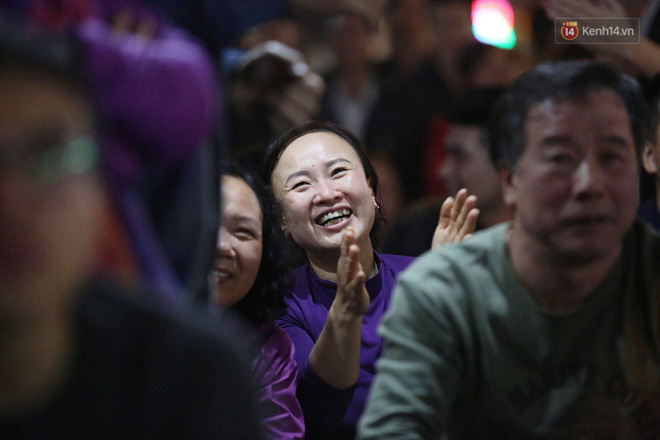 Hàng triệu người hâm mộ vỡ òa hạnh phúc trước chiến thắng của ĐT Việt Nam-3