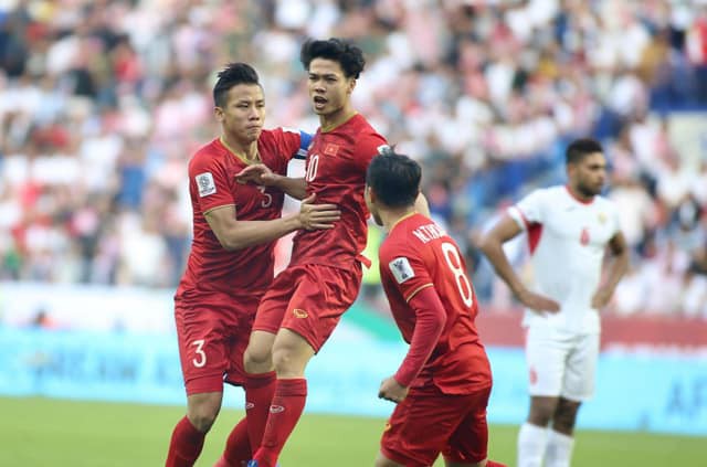 Tinh thần thi đấu tuyệt vời của ĐT Việt Nam khiến dân mạng phấn khích: Như xem World Cup-3