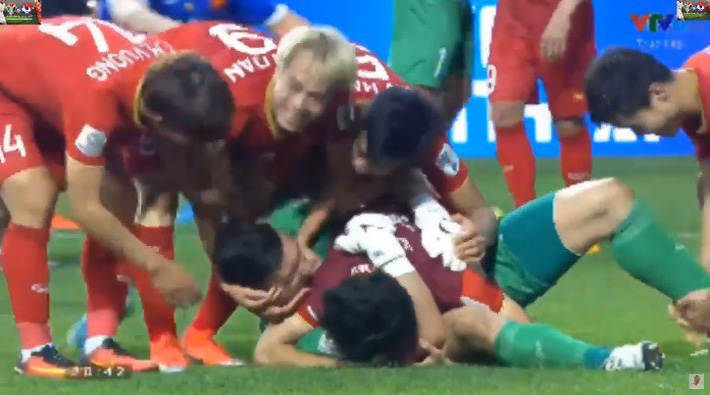 Cầu thủ Jordan thi nhau khóc như mưa vì gục ngã trước Việt Nam-7