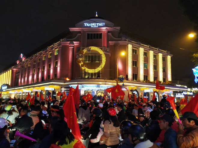 Đường Hà Nội tắc nghẽn, tuyển Việt Nam đã có 6 tỷ đồng tiền thưởng nóng sau chiến thắng nghẹt thở với Jordan-7