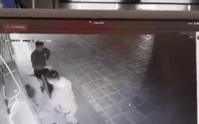 Vụ cô gái bị nhóm thanh niên đập đầu vào cửa ở chung cư Linh Đàm: Cứ 2-3 tiếng lại bị hoảng loạn-1