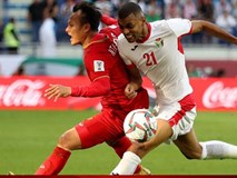Cận cảnh "Động cơ vĩnh cửu" Trọng Hoàng tả xung hữu đột trước Jordan Cận cảnh "Động cơ vĩnh cửu" Trọng Hoàng tả xung hữu đột trước Jordan