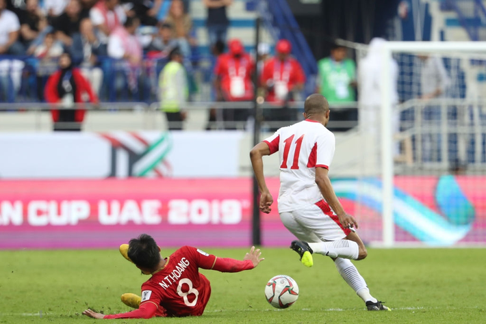 Cận cảnh Động cơ vĩnh cửu Trọng Hoàng tả xung hữu đột trước Jordan-2