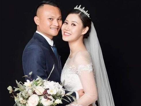 Hot nhất hôm nay là câu nịnh vợ của hậu vệ tuyển Việt Nam: Bali rất xinh đẹp nhưng không bằng vợ anh-4