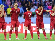Quang Hải là người duy nhất quay lưng không dám xem Dũng "bộ đội" tung cú sút lịch sử Quang Hải là người duy nhất quay lưng không dám xem Dũng "bộ đội" tung cú sút lịch sử