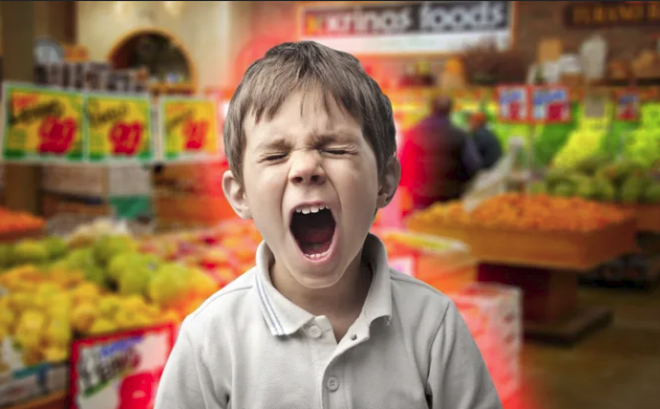 Con trai quấy khóc đòi mua đồ, người mẹ có chiêu độc để con ngoan ngoãn sau 10 phút-1