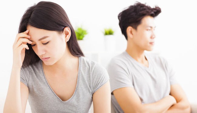 Nhìn thấy tấm ảnh mình trên bàn thờ, chồng giận dữ đập phá đồ đạc nhưng khi biết nguyên nhân anh lại thảng thốt-2