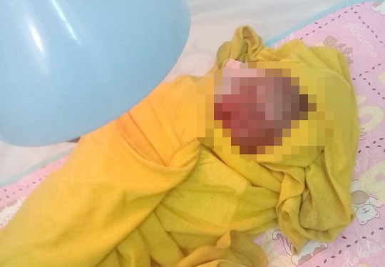 Cứu sống bé sơ sinh bị bỏ rơi trong đêm giá rét-3