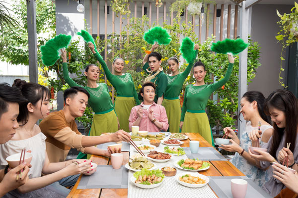 Quang Trung làm trợ lý cho Huỳnh Lập trong MV Tết-3