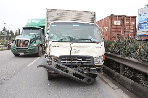 Vụ tai nạn Hải Dương: Buốt lòng cảnh người thân khóc ngất bên thi thể 8 nạn nhân trong chiều đông lạnh buốt-7
