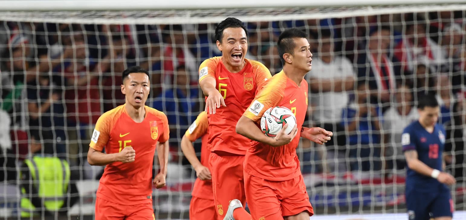 Chuyện kỳ lạ tại Asian Cup 2019: HLV Thái Lan lén lút yểm bùa cầu may nhưng bị người Trung Quốc tỉnh táo hóa giải-1