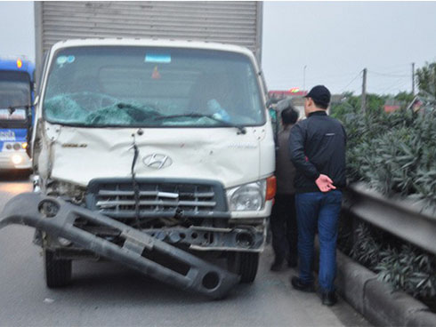 Cháy tầng 15 chung cư Linh Đàm, trăm người chạy lao xuống đất lánh nạn-6