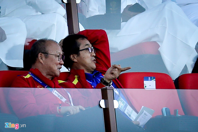 HLV Park Hang Seo cùng 4 trợ lý trực tiếp do thám tuyển Nhật Bản-2