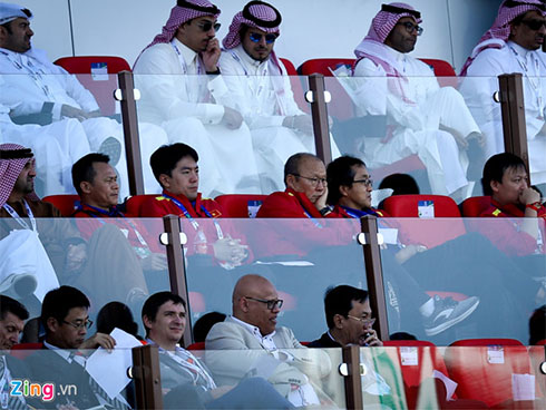 Văn Lâm cùng đồng đội khoe body chuẩn soái ca bên bể bơi-6