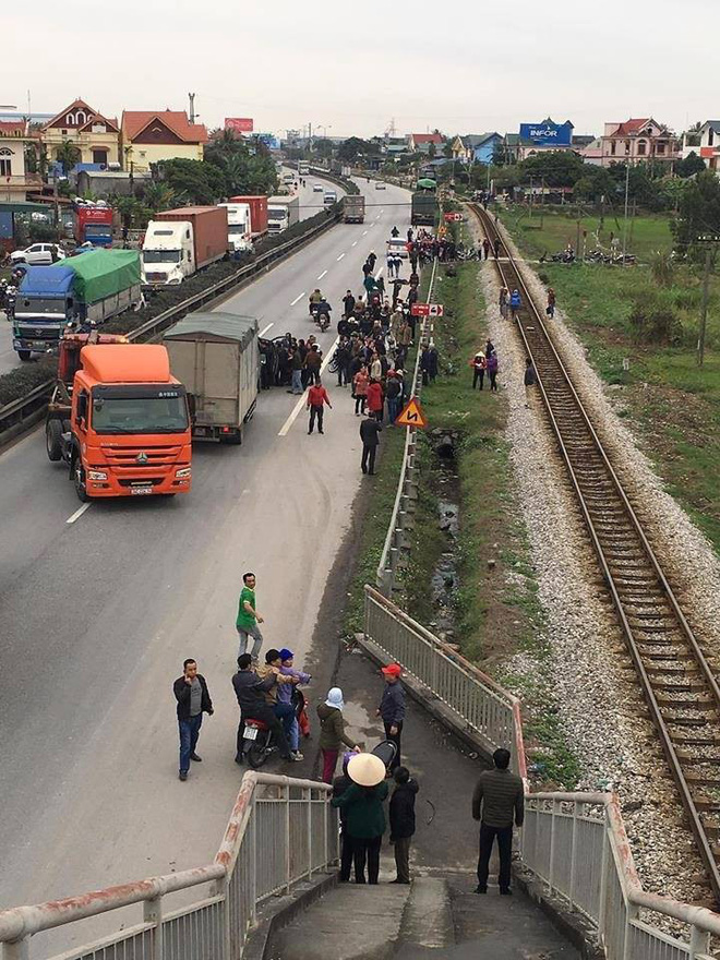 Nhân chứng bàng hoàng kể lại giây phút xe tải tông 8 cán bộ tử vong: Nếu không kịp nhảy qua lan can thì số người chết còn nhiều hơn-6