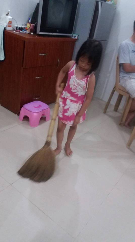 Dạy con làm việc nhà, nhận tiền chia vào các lọ, mẹ 8X dạy con bài học đắt giá về quản lý tài chính-2