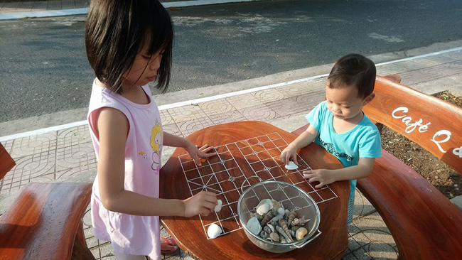 Dạy con làm việc nhà, nhận tiền chia vào các lọ, mẹ 8X dạy con bài học đắt giá về quản lý tài chính-6