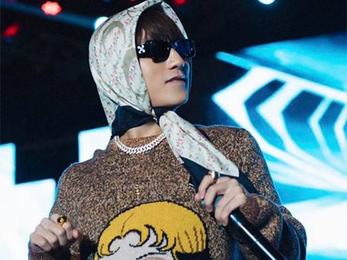 Đã có 2 lần, Sơn Tùng M-TP đang hát phải dừng lại cả chương trình để làm điều này!