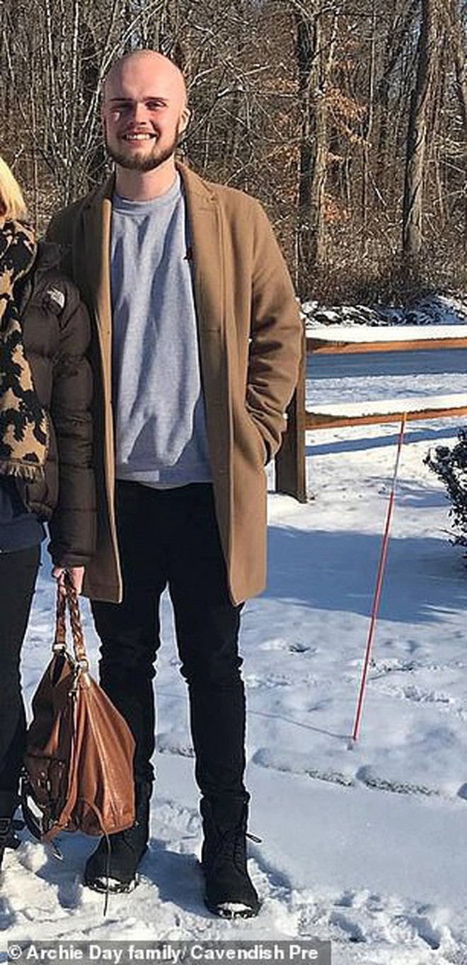 Nam vlogger treo cổ tự tử trong phòng riêng sau khi bị mất điện thoại iPhone-1