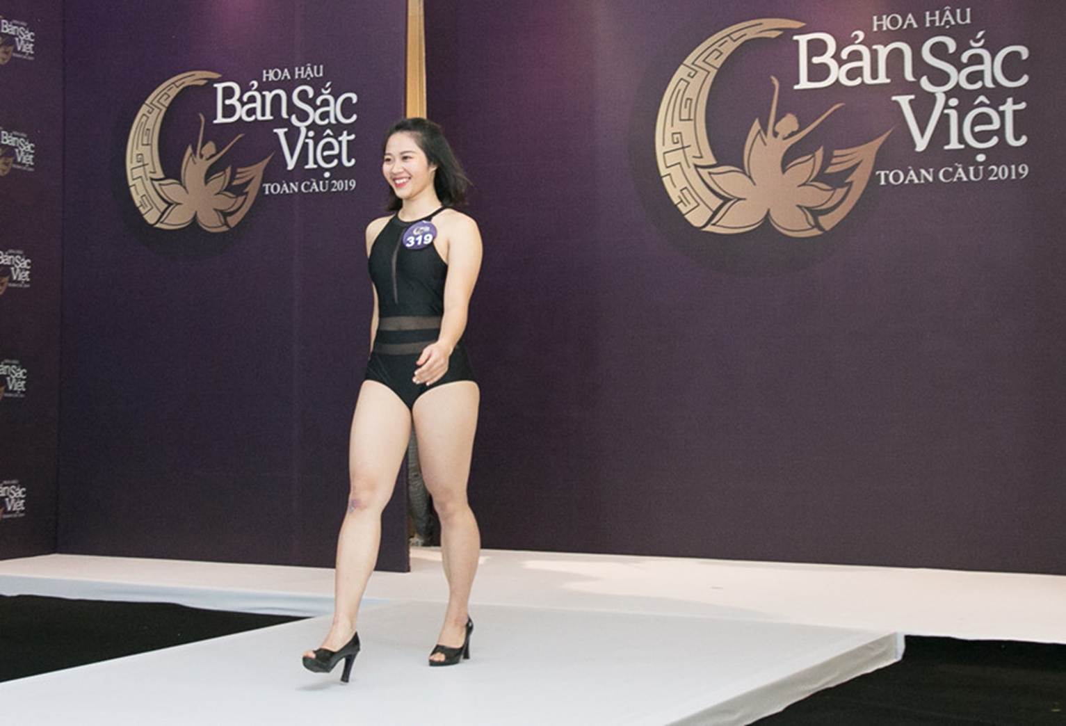 Thí sinh Hoa hậu Bản sắc Việt mặc áo tắm thi hình thể: Mặt xinh, eo to-5