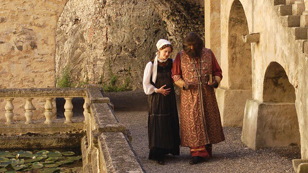 Sự thật về tình yêu cổ tích giữa Người đẹp và Quái vật: Không hề lãng mạn ngọt ngào mà đầy toan tính thế này-2