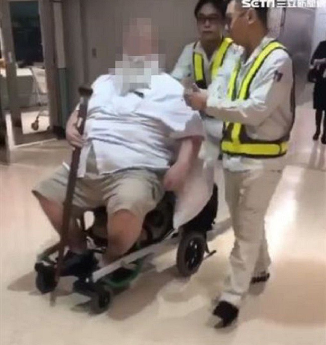 Câu chuyện nữ tiếp viên hàng không Đài Loan phải chùi mông cho hành khách gây sốc trên MXH-3