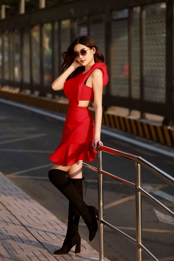 Dù nhan sắc gây tranh cãi nhưng style của Lê Âu Ngân Anh lại sành điệu bất ngờ-8