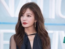 Triệu Vy lên tiếng về hình ảnh hôn đạo diễn Lý Phi ở nhà hàng Triệu Vy lên tiếng về hình ảnh hôn đạo diễn Lý Phi ở nhà hàng