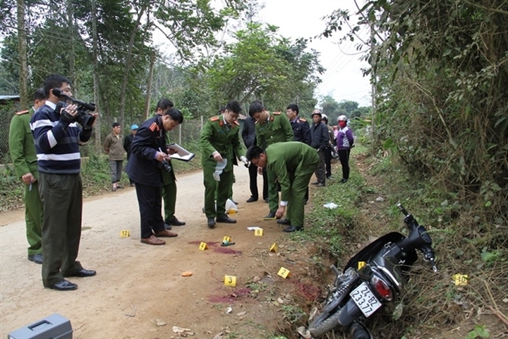 Va chạm giao thông với bố, gã đàn ông chém chết con 4 tuổi-1